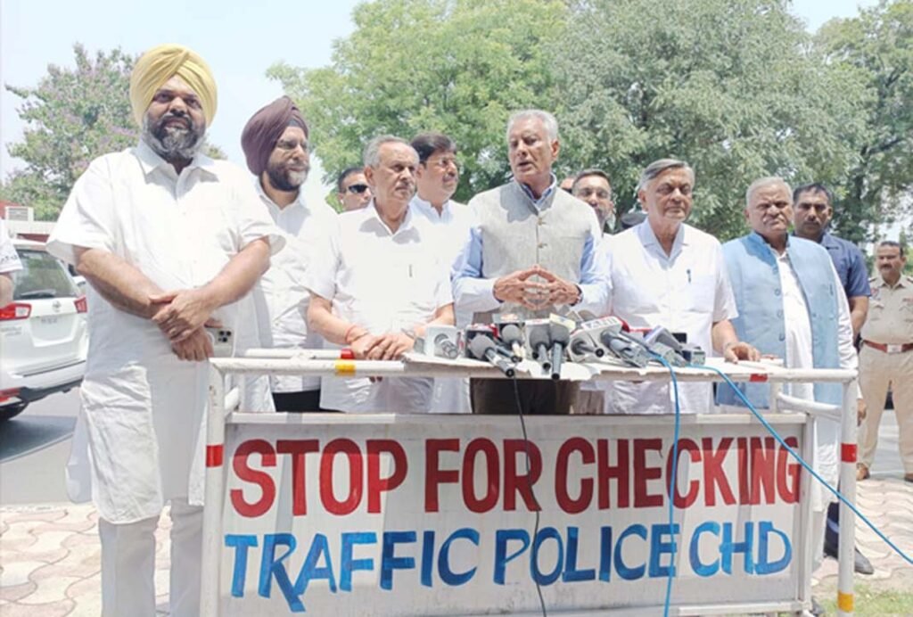 Punjab News : मजीठा शराब कांड मुद्दे पर पंजाब भाजपा प्रतिनिधिमंडल ने राज्यपाल से की मुलाकात