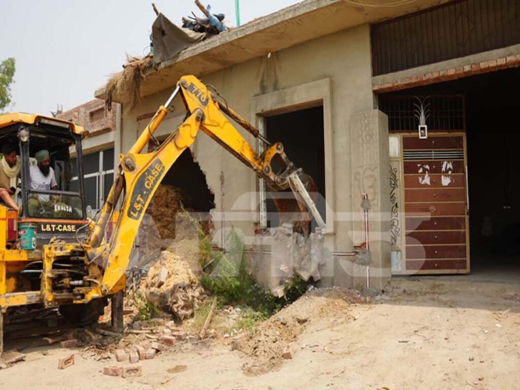 War on Drugs: पंजाब में मान सरकार की बुलडोजर कार्रवाई, नशा तस्करों के घर पर चला पीला पंजा