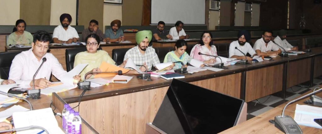 Jalandhar News : डिप्टी कमिश्नर ने पंचायती ज़मीन से अवैध कब्जे हटाने के दिए निर्देश 1 2 29 2 29 Jalandhar News