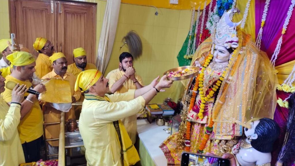 Religious News : मन ही बंधन और मोक्ष का कारण: नवजीत भारद्वाज