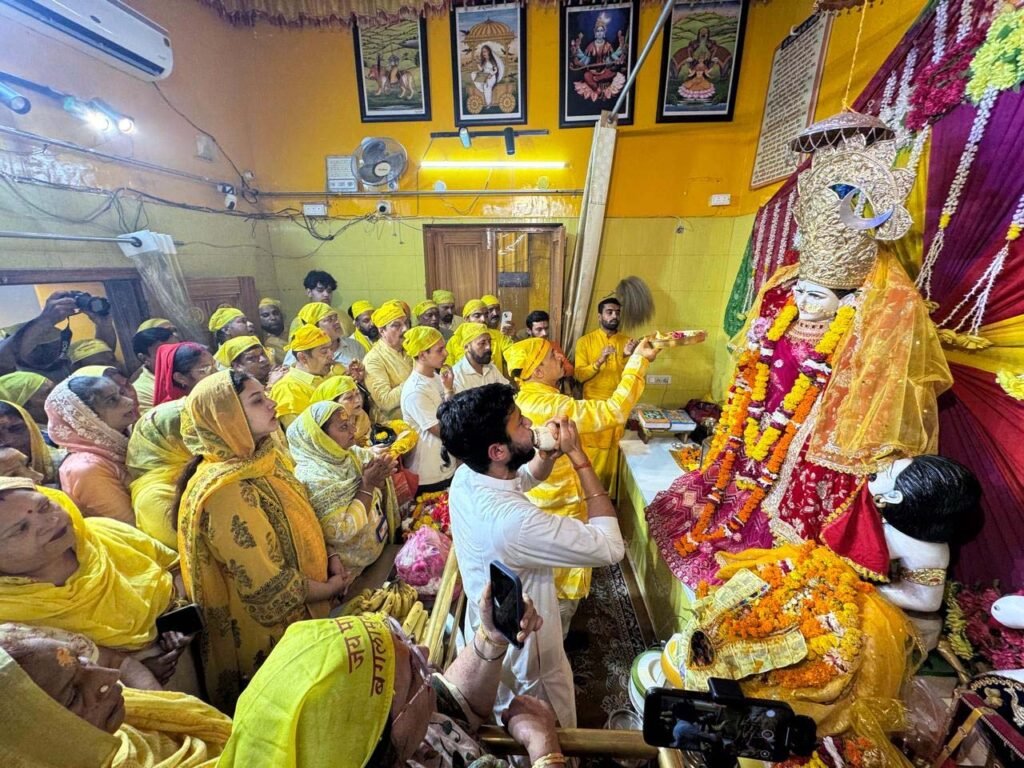 Religious News : साधक गुरु को नहीं चुनता बल्कि गुरु ही शिष्य को चुनता है-नवजीत भारद्वाज Religious News : साधक गुरु को नहीं चुनता बल्कि गुरु ही शिष्य को चुनता है-नवजीत भारद्वाज