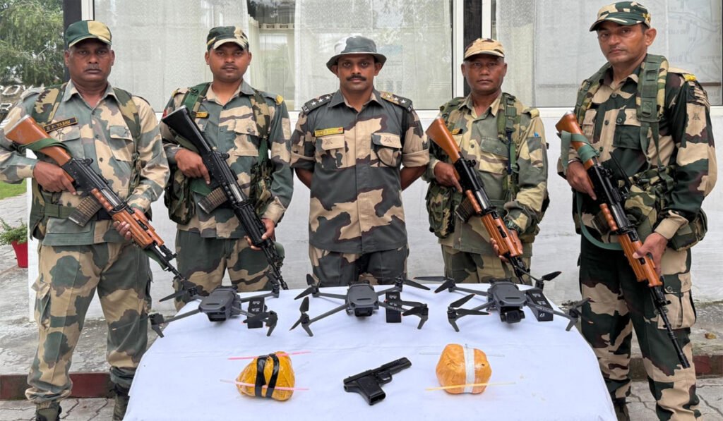 Amritsar News : भारत-पाक सीमा पर बीएसएफ को बड़ी सफलता, पिस्तौल, हेरोइन और ड्रोन जब्त