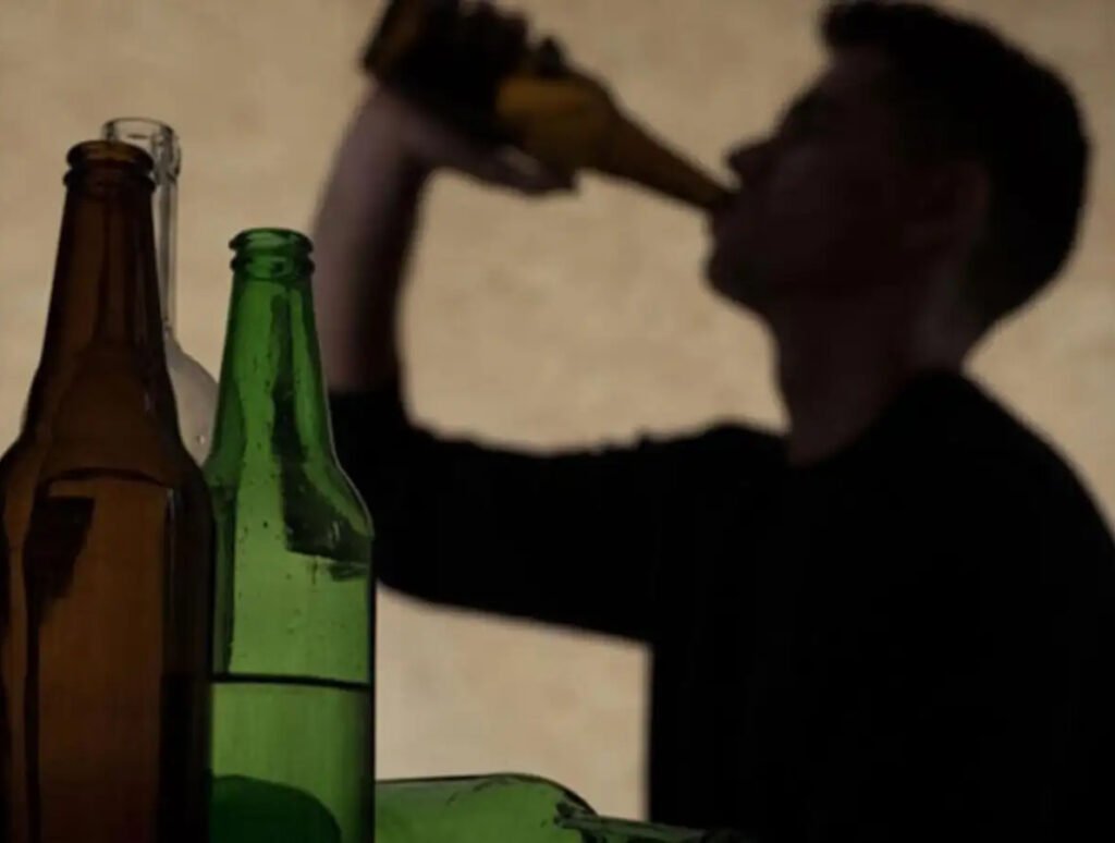 Punjab News : सफेद शराब की ओवरडोज़ से युवक की मौत, गांव में शोक की लहर 1 2 37 2 37 Punjab News