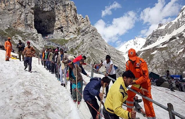 Amarnath Yatra : अमरनाथ यात्रा में शिवभक्तों का जनसैलाब, तीसरा जत्था भी रवाना Amarnath Yatra : अमरनाथ यात्रा में शिवभक्तों का जनसैलाब, तीसरा जत्था भी रवाना