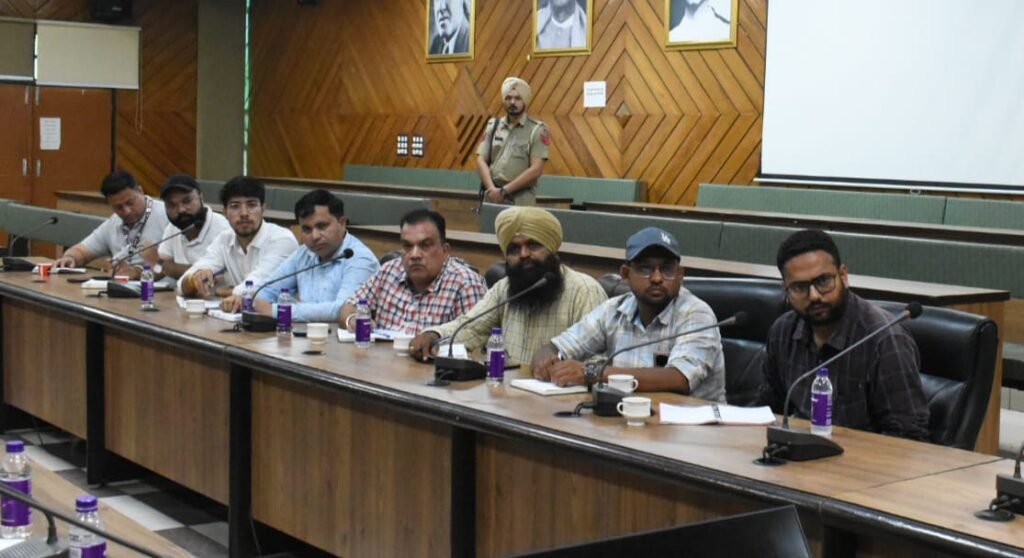 Jalandhar News : कैबिनेट मंत्री मोहिंदर भगत ने पी.एस.पी.सी.एल. अधिकारियों को निर्बाध बिजली आपूर्ति सुनिश्चित करने के निर्देश दिए 2 jela 2 jela 2 Jalandhar News :