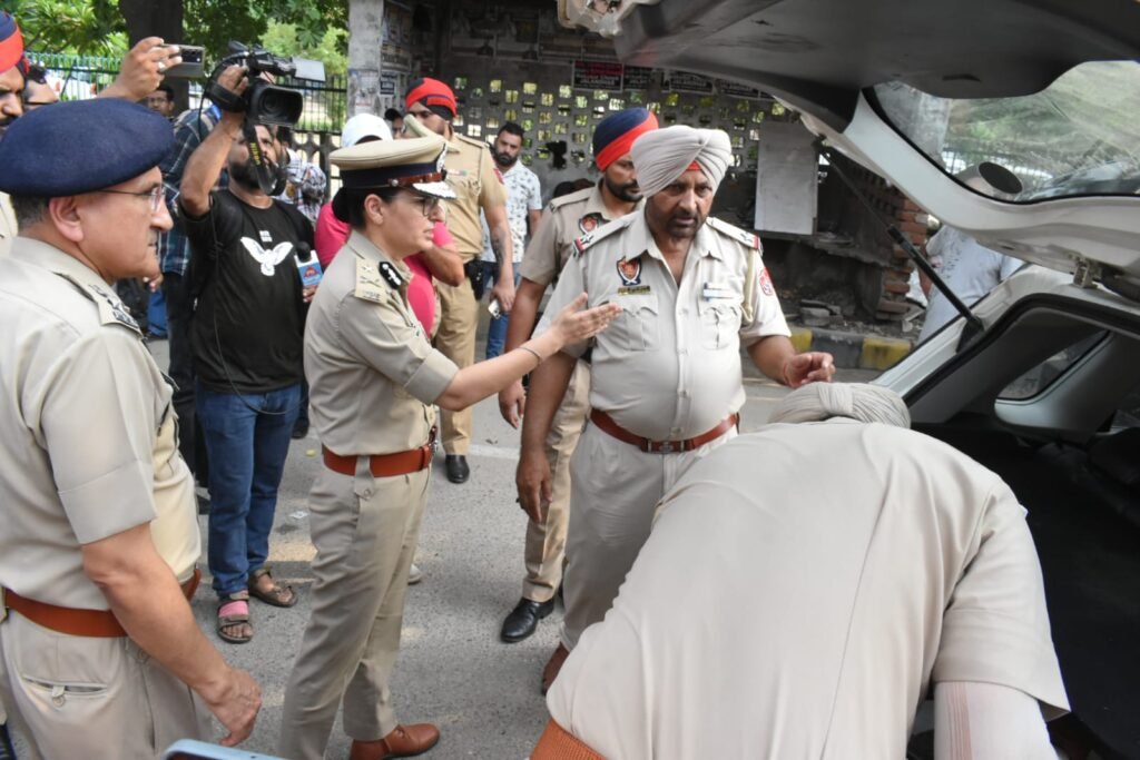 Jalandhar News : पुलिस कमिश्नर ने विभिन्न पाबंदियों के आदेश किए जारी 1 polic2 polic2 Jalandhar News