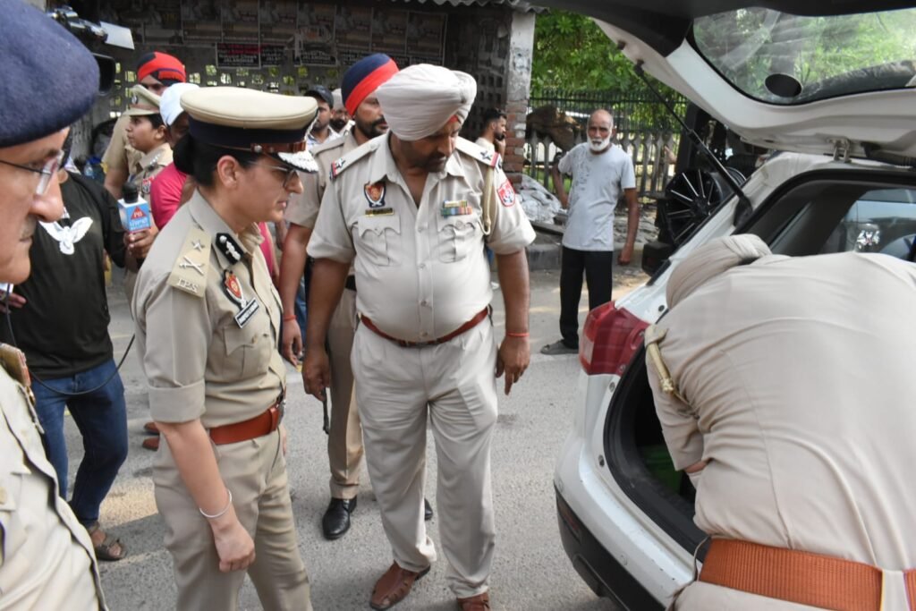 Jalandhar News : पुलिस कमिश्नर ने विभिन्न पाबंदियों के आदेश किए जारी 3 polic5555555 polic5555555 Jalandhar News