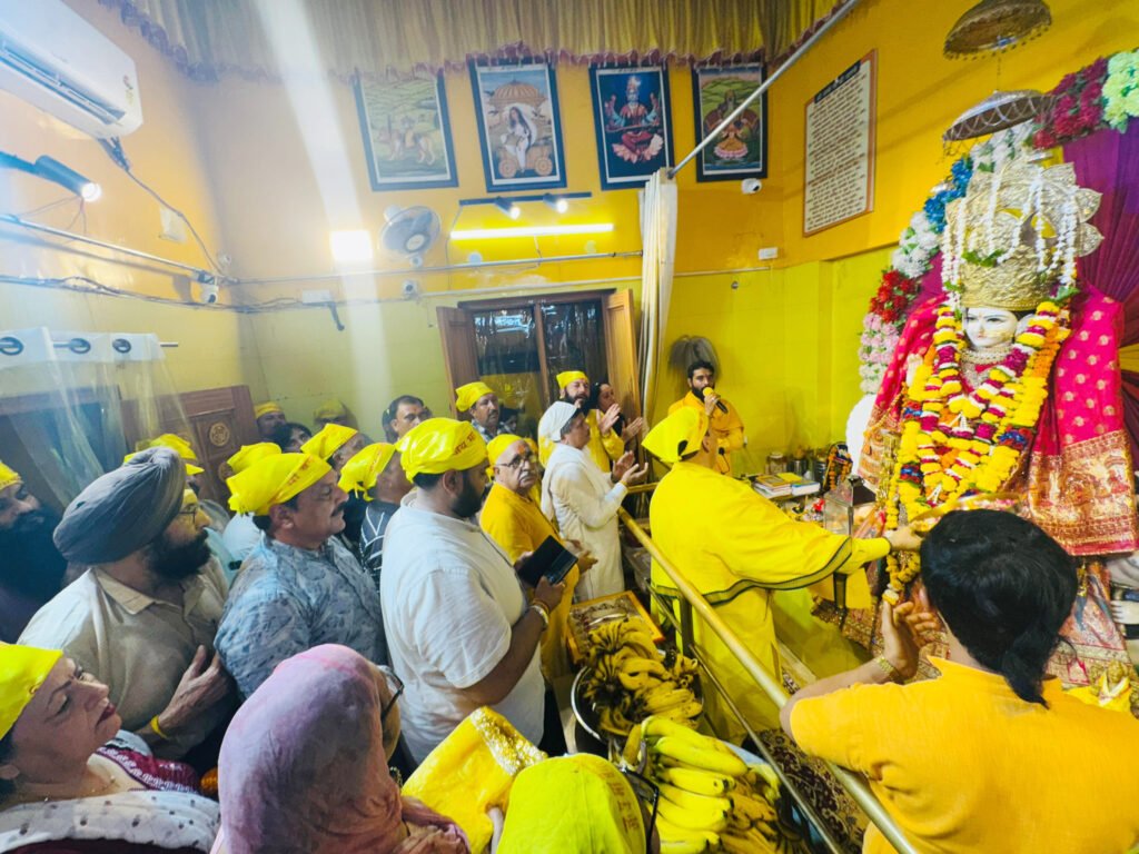 Maa Baglamukhi Hawan : मंदिर में भावुक होना कमजोरी नहीं बल्कि आत्म की शुद्धि-नवजीत भारद्वाज