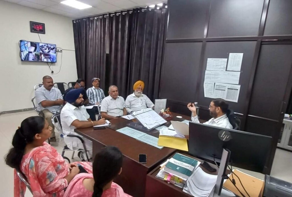 Election Preparations : चुनाव तैयारियां : बूथ लेवल एजेंटों की तैनाती को लेकर चुनाव तहसीलदार ने की बैठक