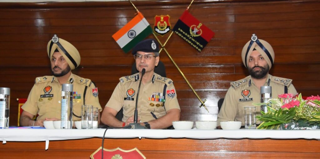 Strict steps for Independence Day : Punjab में स्वतंत्रता दिवस की सुरक्षा के लिए कड़े कदम, डीजीपी ने पुलिस को दिए सख्त निर्देश Strict steps for Independence Day : Punjab में स्वतंत्रता दिवस की सुरक्षा के लिए कड़े कदम, डीजीपी ने पुलिस को दिए सख्त निर्देश