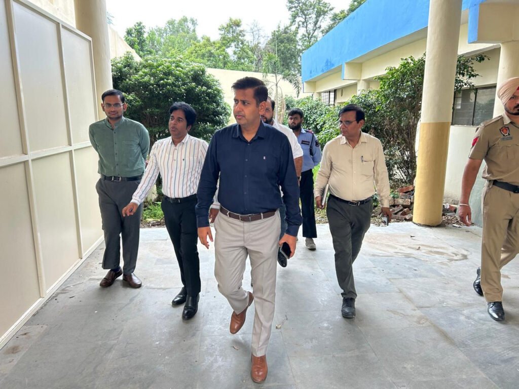 DC Visit MSDC : डिप्टी कमिश्नर ने मल्टी स्किल डेवेलपमेंट सेंटर का किया दौरा