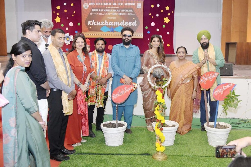 Star cast of the film ‘Meher’ visited HMV : फिल्म ‘मेहर’ की स्टार कास्ट ने एचएमवी का किया दौरा 