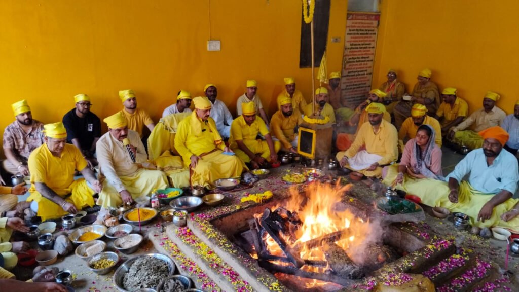 Maa Baglamukhi Hawan : हर दुख-सुख प्रभु का उपहार-नवजीत भारद्वाज