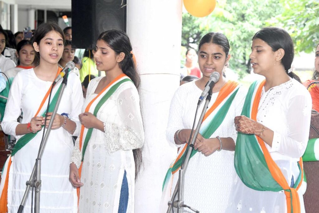Independence Day celebrated at HMV Collegiate : एचएमवी कॉलेजिएट स्कूल में स्वतंत्रता दिवस मनाया गया 1 2 35 2 35 Independence Day celebrated at HMV Collegiate