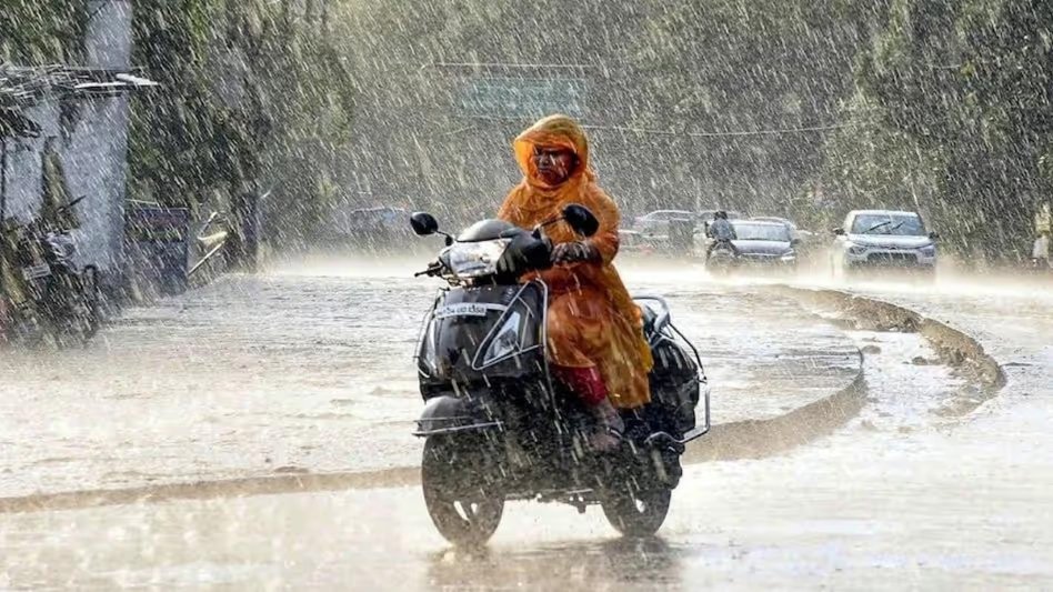Weather update News : पंजाब में मॉनसून ने फिर दिखाई तेज रफ्तार, 23 अगस्त तक भारी बारिश का अलर्ट 1 2 46 2 46 Weather update News