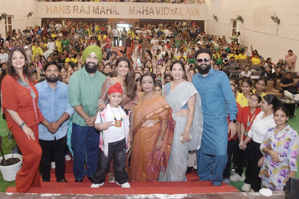 Star cast of the film 'Meher' visited HMV : फिल्म 'मेहर' की स्टार कास्ट ने एचएमवी का किया दौरा 1 2 50 2 50 Star cast of the film 'Meher' visited HMV