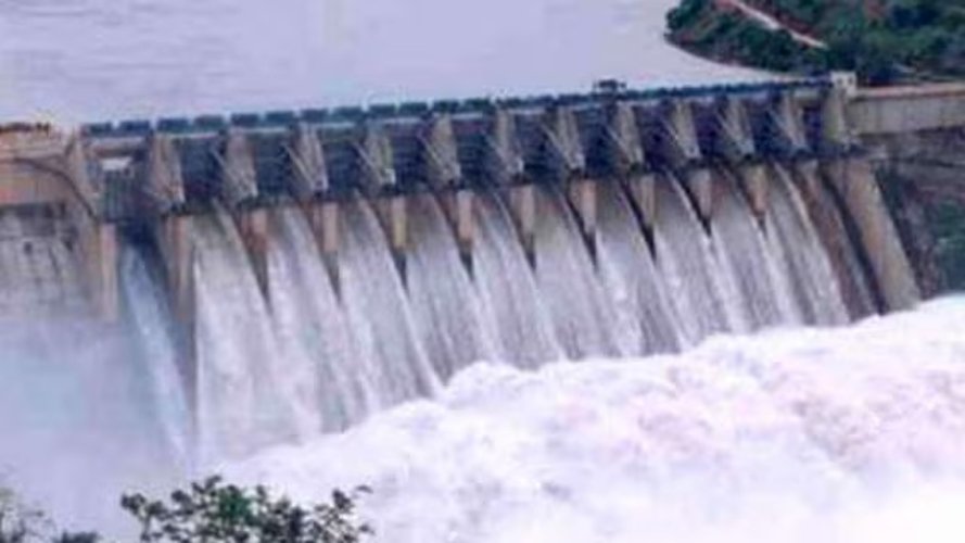 Situation of water release from Pong Dam : हम पौंग बांध से पानी छोड़े जाने की स्थिति पर कड़ी नजर रख रहे हैं- डीसी आशिका जैन 1 2 9 2 9 Situation of water release from Pong Dam