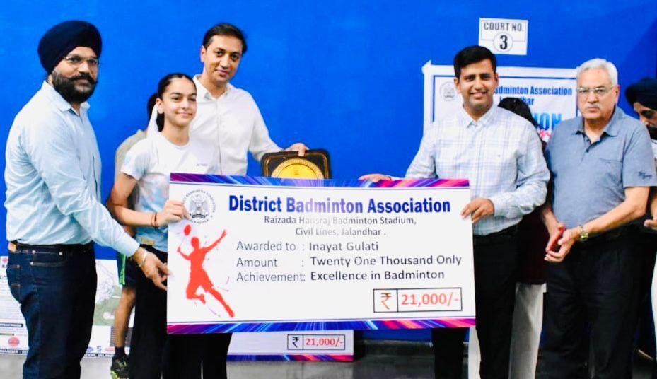 Jalandhar News : डिप्टी कमिश्नर ने हंसराज स्टेडियम में नए मल्टीपर्पज़ कोर्ट और रनिंग ट्रैक का किया उद्घाटन 3 4 3 4 3 Jalandhar News