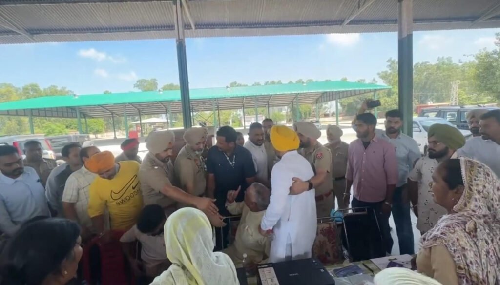 Police took BJP leaders into custody in Rural : जालंधर ग्रामीण में भाजपा नेताओं को पुलिस ने लिया हिरासत में, कैंप लगाने पर मचा बवाल