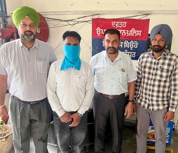 Bribe Case : इंतकाल के बदले कानूनगो ने मांगी रिश्वत, विजिलेंस ने किया गिरफ्तार Bribe Case : इंतकाल के बदले कानूनगो ने मांगी रिश्वत, विजिलेंस ने किया गिरफ्तार