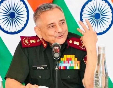 CDS Anil Chauhan Statement : अगर शांति चाहते हो तो युद्ध के लिए तैयार रहोः CDS अनिल चौहान CDS Anil Chauhan Statement : अगर शांति चाहते हो तो युद्ध के लिए तैयार रहोः CDS अनिल चौहान