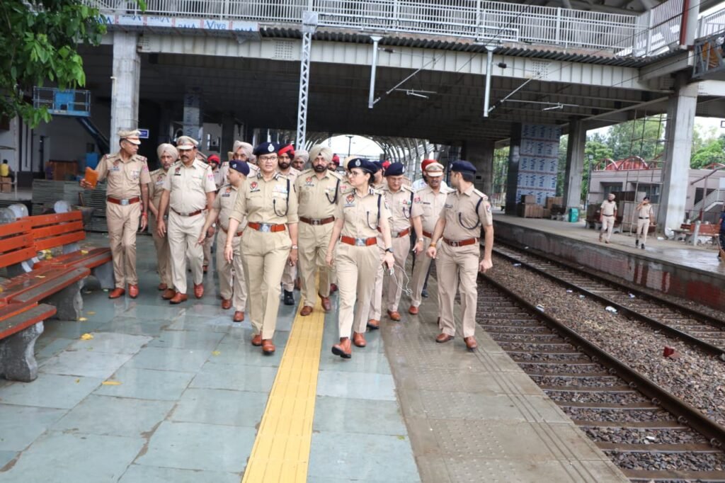 Jalandhar: स्वतंत्रता दिवस से पहले की जा रही कड़ी सुरक्षा, SPECIAL DGP ने रेलवे स्टेशनों पर चलाया विशेष अभियान