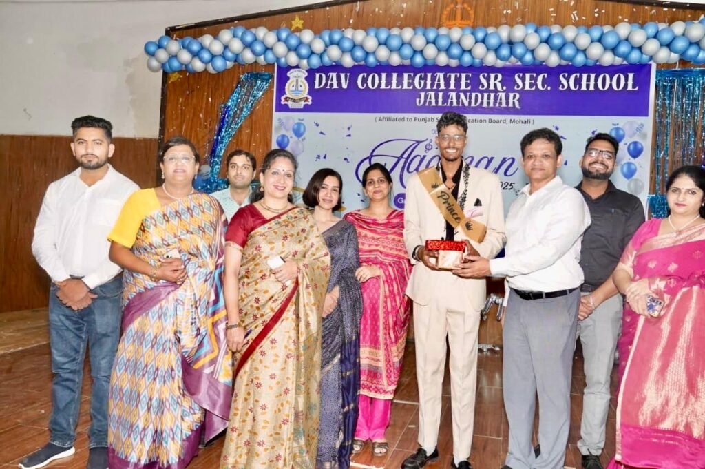 Fresher’s party AAGMAN celebrated : DAV Collegiate School Jalandhar में फ्रेशर्स पार्टी “आगमन” का आयोजन