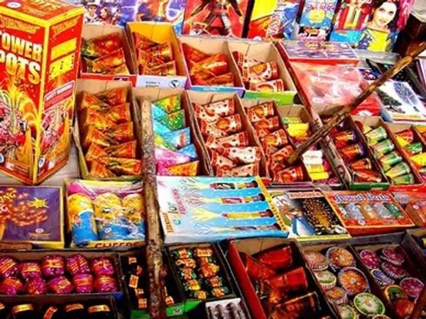 If you want to sell firecrackers in Jalandhar : अगर आपने भी जालंधर में बेचने हैं पटाखे तो लेना पड़ेगा लाइसेंस, 27 सितंबर तक करें आवेदन If you want to sell firecrackers in Jalandhar : अगर आपने भी जालंधर में बेचने हैं पटाखे तो लेना पड़ेगा लाइसेंस, 27 सितंबर तक करें आवेदन