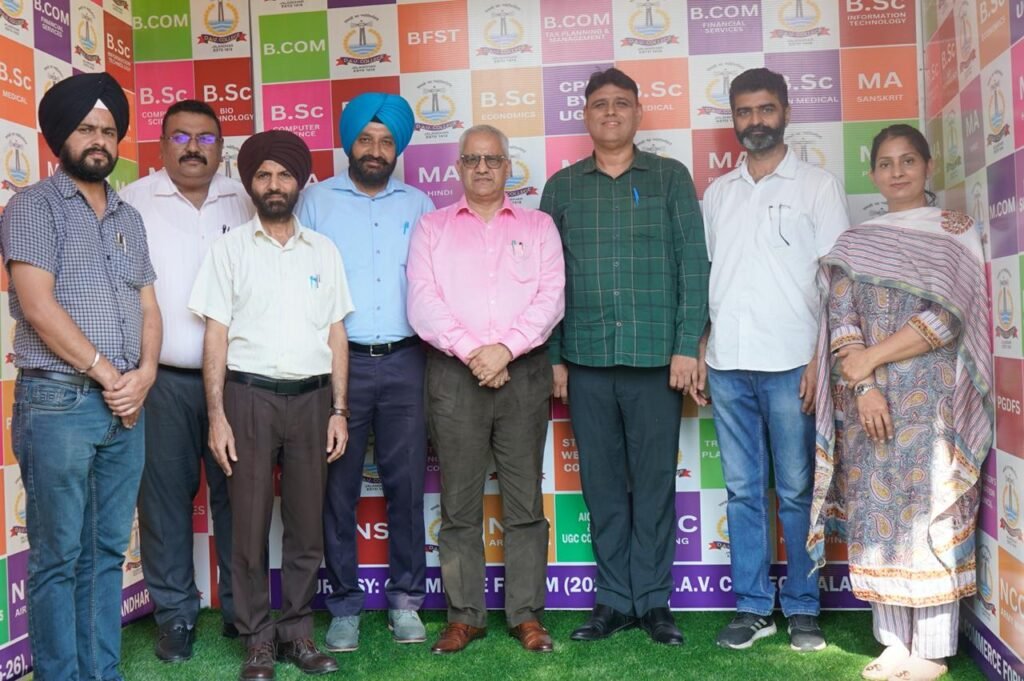 Poetry Recitation Competition : DAV College Jalandhar में कविता पाठ प्रतियोगिता का आयोजन