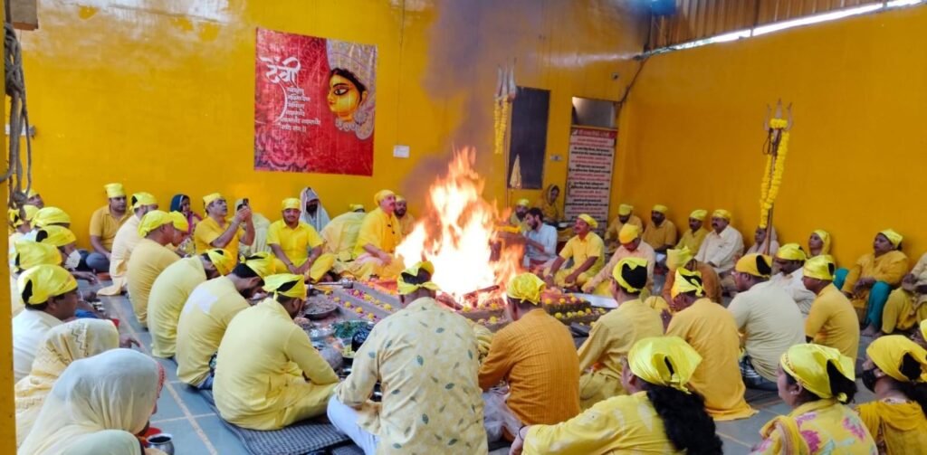 Maa Baglamukhi Dham : कोई सदगुरु मिले तो भेद बतावें, असली सत्य तुम्हारे भीतर ही छिपा - नवजीत भारद्वाज 3 WhatsApp Image 2025 09 19 at 6.19.57 PM WhatsApp Image 2025 09 19 at 6.19.57 PM Maa Baglamukhi Dham