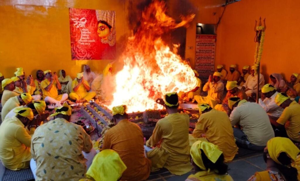 Maa Baglamukhi Dham : कोई सदगुरु मिले तो भेद बतावें, असली सत्य तुम्हारे भीतर ही छिपा - नवजीत भारद्वाज 5 WhatsApp Image 2025 09 19 at 6.19.57 PM1 WhatsApp Image 2025 09 19 at 6.19.57 PM1 Maa Baglamukhi Dham