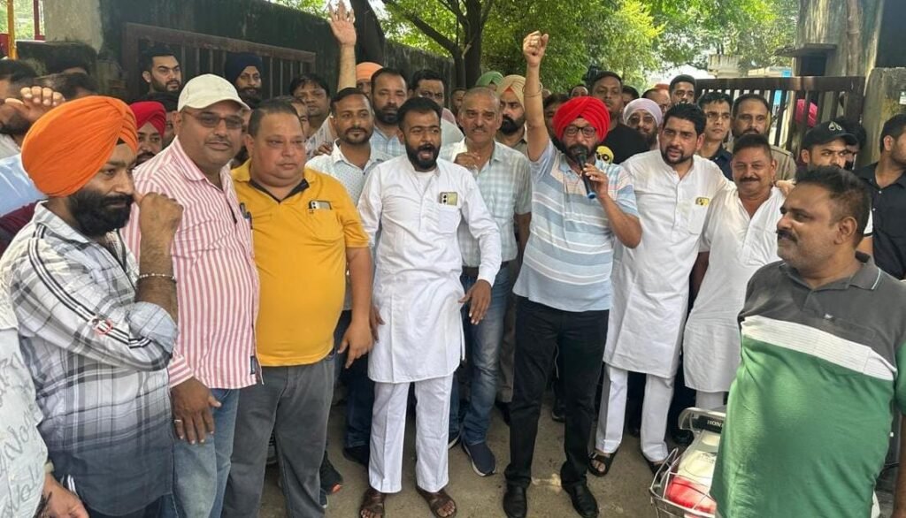 Basti Sheikh of Jalandhar: बस्ती शेख में कूड़े से खाद बनाने वाली फैक्ट्री के लेकर लोगों का विरोध प्रदर्शन, कहा- “बस्ती शेख निवासियों का साफ़ संदेश – हम फैक्ट्री नहीं लगने देंगे।”