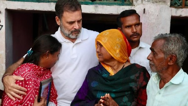 Rahul Gandhi meet Hariom family : परिवार को डराया-धमकाया जा रहा है, हरिओम के परिजनों से मिलकर बोले राहुल गांधी Rahul Gandhi meet Hariom family : परिवार को डराया-धमकाया जा रहा है, हरिओम के परिजनों से मिलकर बोले राहुल गांधी