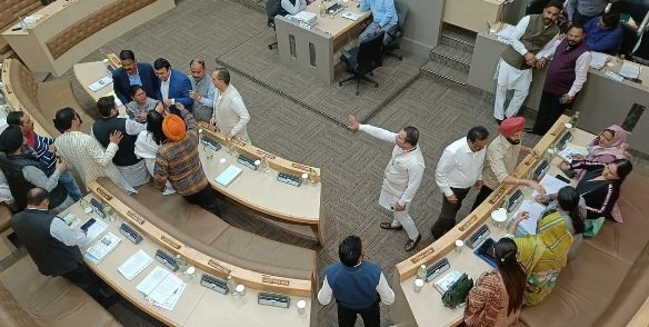 Chandigarh Municipal Corporation House meeting : चंडीगढ़ नगर निगम हाउस की बैठक में हंगामा, जानिए क्यों Chandigarh Municipal Corporation House meeting : चंडीगढ़ नगर निगम हाउस की बैठक में हंगामा, जानिए क्यों