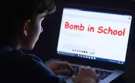 Bomb threat to Amritsar schools : अमृतसर के स्कूलों को बम से उड़ाने की धमकी, मचा हड़कंप Bomb threat to Amritsar schools : अमृतसर के स्कूलों को बम से उड़ाने की धमकी, मचा हड़कंप