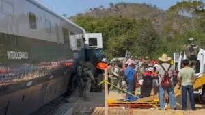 Train derails, 13 killed : पटरी से उतरी ट्रेन, 13 की माैत…करीब 100 घायल Train derails, 13 killed : पटरी से उतरी ट्रेन, 13 की माैत…करीब 100 घायल