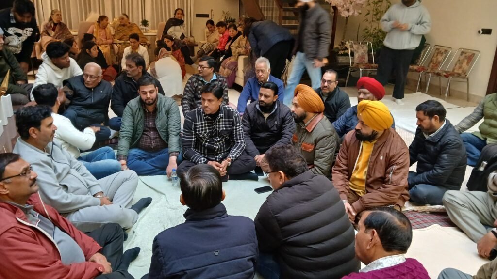 Sad News : पिता के निधन से शोकाकुल मेयर विनीत धीर, डिजिटल मीडिया एसोसिएशन ने घर पहुंचकर दी सांत्वना, प्रकट की गहरी संवेदनाएं Sad News : पिता के निधन से शोकाकुल मेयर विनीत धीर, डिजिटल मीडिया एसोसिएशन ने घर पहुंचकर दी सांत्वना, प्रकट की गहरी संवेदनाएं