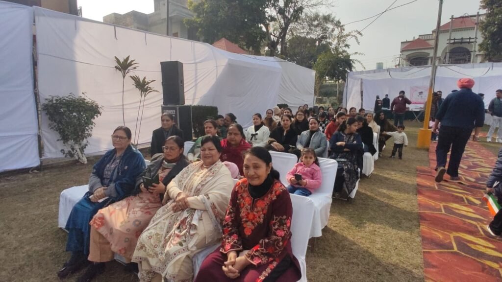 Republic Day Celebration : विंडसर पार्क कॉलोनी में देशभक्ति के रंग में रंगा 77वाँ गणतंत्र दिवस, वरिष्ठ नागरिक हुए सम्मानित 4 IMG 20260127 WA0040 IMG 20260127 WA0040 Republic Day Celebration