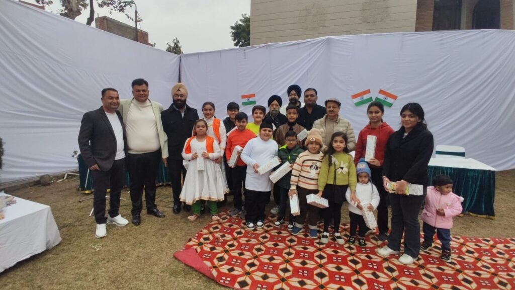 Republic Day Celebration : विंडसर पार्क कॉलोनी में देशभक्ति के रंग में रंगा 77वाँ गणतंत्र दिवस, वरिष्ठ नागरिक हुए सम्मानित 3 IMG 20260127 WA0041 IMG 20260127 WA0041 Republic Day Celebration