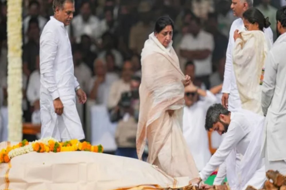 Maharashtra Deputy CM : महाराष्ट्र को मिलने जा रही नई डिप्टी सीएम, अजित पवार की पत्नी सुनेत्रा पवार संभालेंगी जिम्मेदारी, कल लेंगी शपथ Maharashtra Deputy CM : महाराष्ट्र को मिलने जा रही नई डिप्टी सीएम, अजित पवार की पत्नी सुनेत्रा पवार संभालेंगी जिम्मेदारी, कल लेंगी शपथ