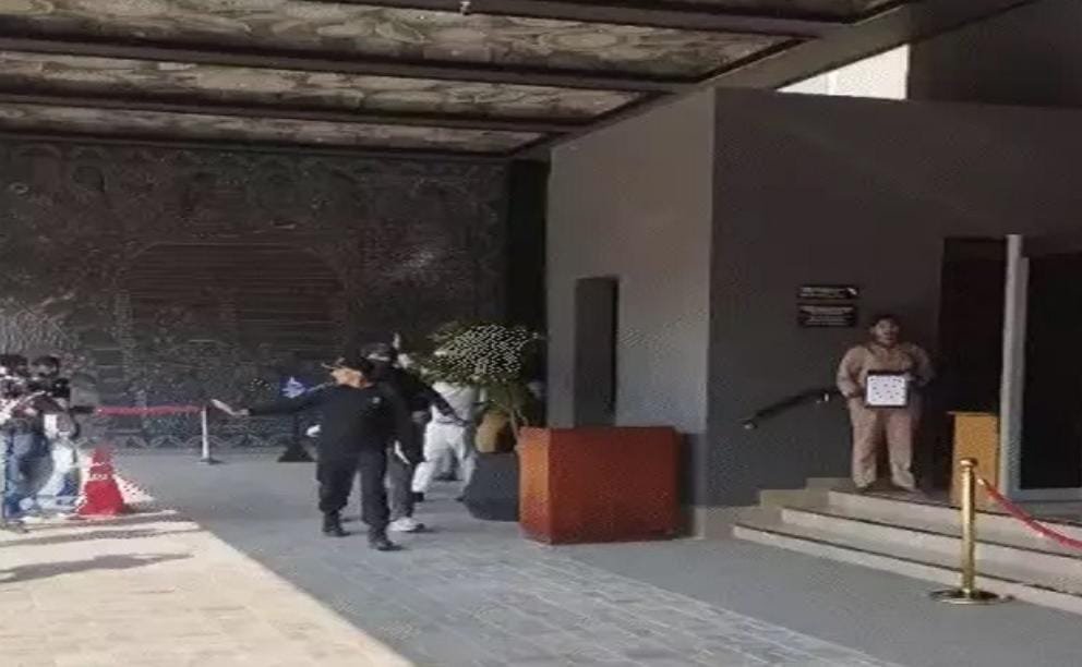 Taj Hotel mock drill : होटल ताज में 3 आतंकियों की एंट्री से हड़कंप, धमाकों के बीच 100 लोग बने बंधक; डेढ़ घंटे चला हाई अलर्ट ऑपरेशन 2 IMG 20260216 WA0010 IMG 20260216 WA0010 Taj Hotel mock drill