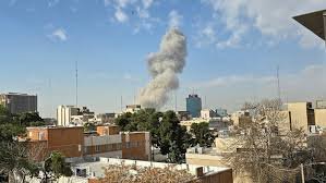 Israel attacks Iran : इजरायल का ईरान पर बड़ा हमला: देशभर में इमरजेंसी, तेहरान में धमाके, युद्ध का खतरा बढ़ा 1 Israel attacks Iran 1 Israel attacks Iran 1 Israel attacks Iran