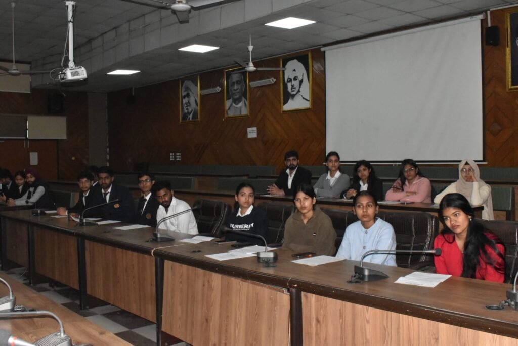 Public-Policy Internship Program : डिप्टी कमिश्नर ने पब्लिक-पॉलिसी इंटर्नशिप प्रोग्राम के तहत इंटर्न्स की कार्यप्रदर्शन की समीक्षा की 1 WhatsApp Image 2026 02 10 at 4.35.13 PM WhatsApp Image 2026 02 10 at 4.35.13 PM Public-Policy Internship Program