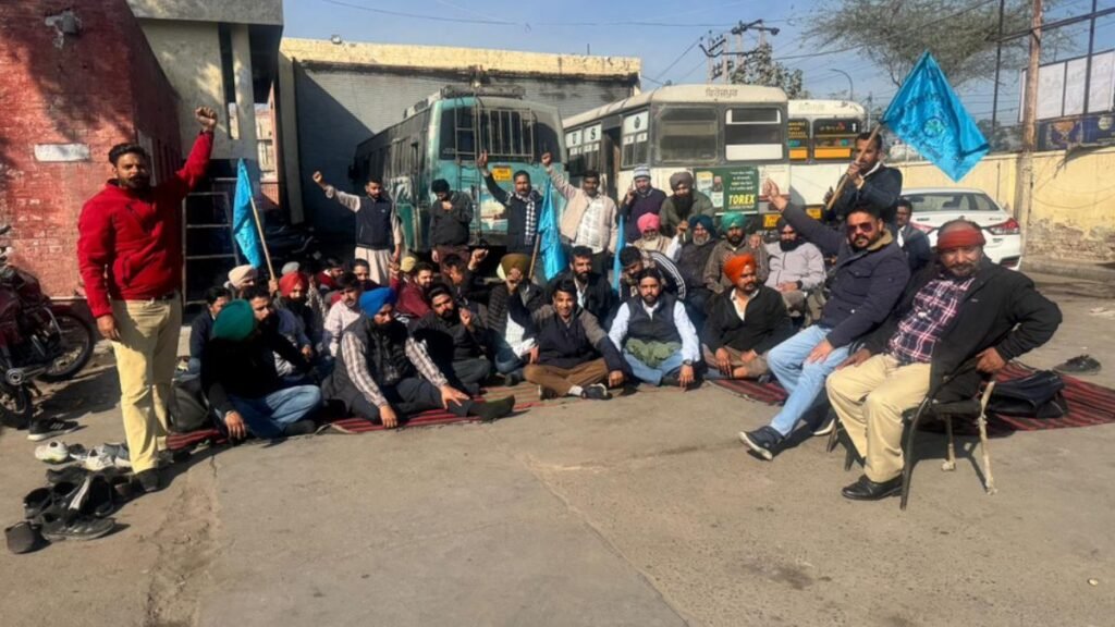 Bharat Bandh Effect : भारत बंद का शहर के अंदरूनी बजारों में नहीं दिखा असर, युनियनो ने किया समर्थन : 80% सरकारी बसें ठप, स्कूलों में मिड डे मील भी प्रभावित 3 bharat Bandh Effect 1 bharat Bandh Effect 1 bharat Bandh Effect