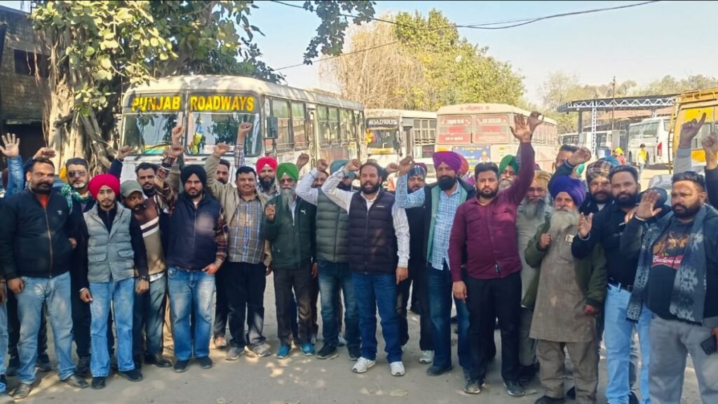 Bharat Bandh Effect : भारत बंद का शहर के अंदरूनी बजारों में नहीं दिखा असर, युनियनो ने किया समर्थन : 80% सरकारी बसें ठप, स्कूलों में मिड डे मील भी प्रभावित 1 bharat Bandh Effect 3 bharat Bandh Effect 3 bharat Bandh Effect