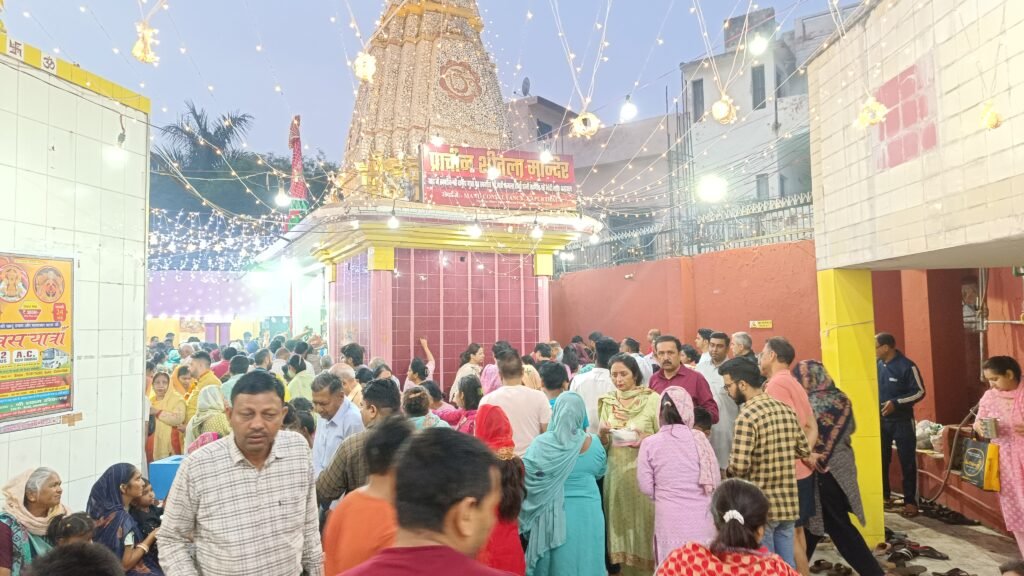 Ashtami Mela at Sheetla Mata Mandir : जालंधर के माई हीरा गेट स्थित शीतला माता मंदिर में उमड़ी भारी भीड़, अव्यवस्था के बीच धक्का-मुक्की 1 IMG 20260310 063201 1 IMG 20260310 063201 1 Ashtami Mela at Sheetla Mata Mandir