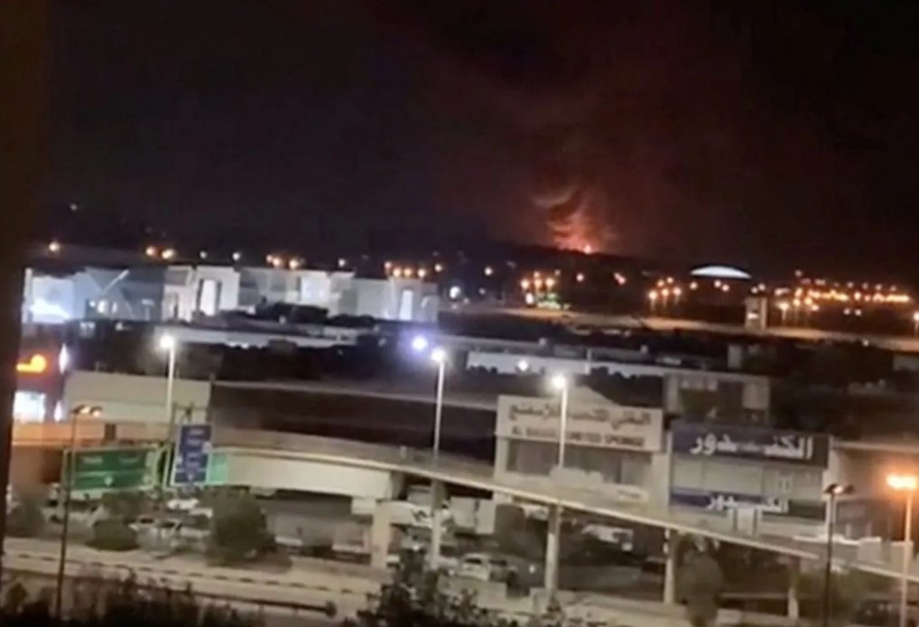 Iran Attack Kuwait : कुवैत के बिजली-पानी प्लांट पर हमला, भारतीय नागरिक की मौत; बढ़ा तनाव Iran Attack Kuwait : कुवैत के बिजली-पानी प्लांट पर हमला, भारतीय नागरिक की मौत; बढ़ा तनाव