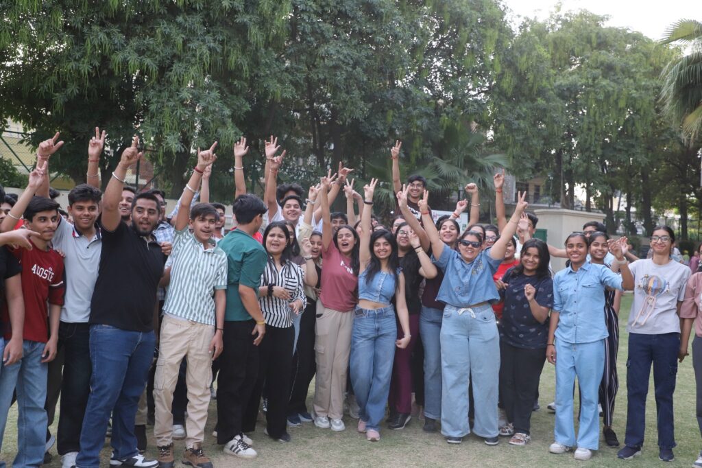 CBSE 10th Result : Innocent Hearts के विद्यार्थियों ने दसवीं की परीक्षा मे गाड़े झंडे 1 Group Photo Group Photo CBSE 10th Result