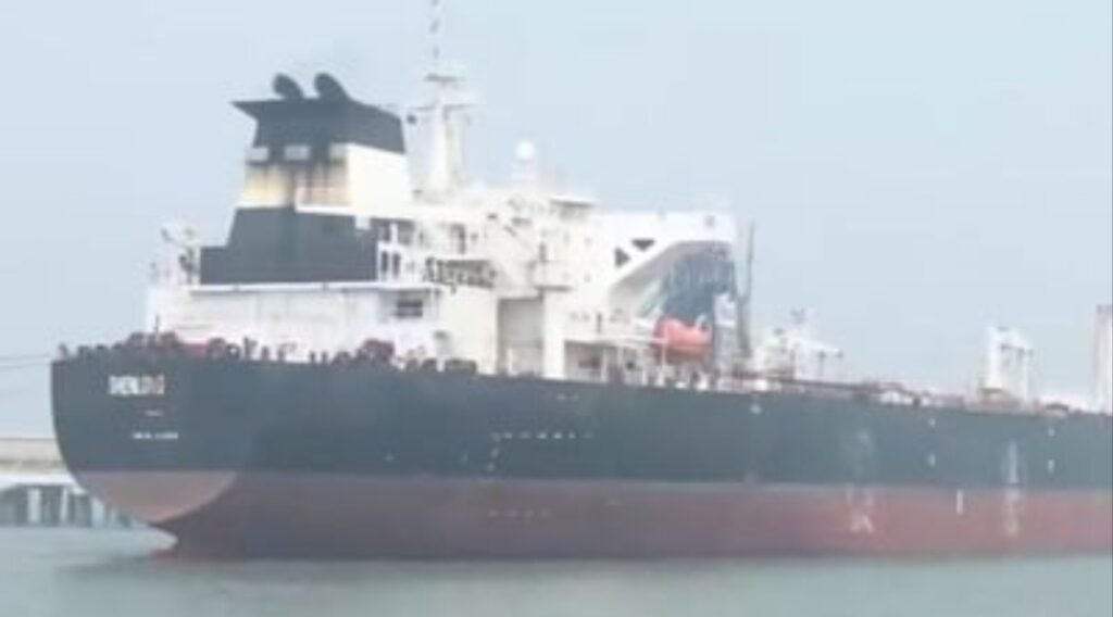 India LPG supply Hormuz Strait crisis : गैस संकट के बीच भारत को राहत, ईरान से 44 हजार टन LPG लेकर मुंबई आ रहा विशाल जहाज