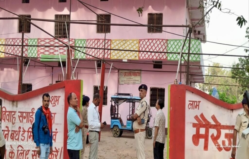 Sex Racket : मैरिज हॉल की आड़ में देह व्यापार का भंडाफोड़, 80 युवक-युवतियां आपत्तिजनक हालत में पकड़े Sex Racket : मैरिज हॉल की आड़ में देह व्यापार का भंडाफोड़, 80 युवक-युवतियां आपत्तिजनक हालत में पकड़े